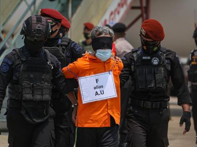 Potret 22 Tersangka Teroris Jaringan JI dari Jatim Tiba di Jakarta