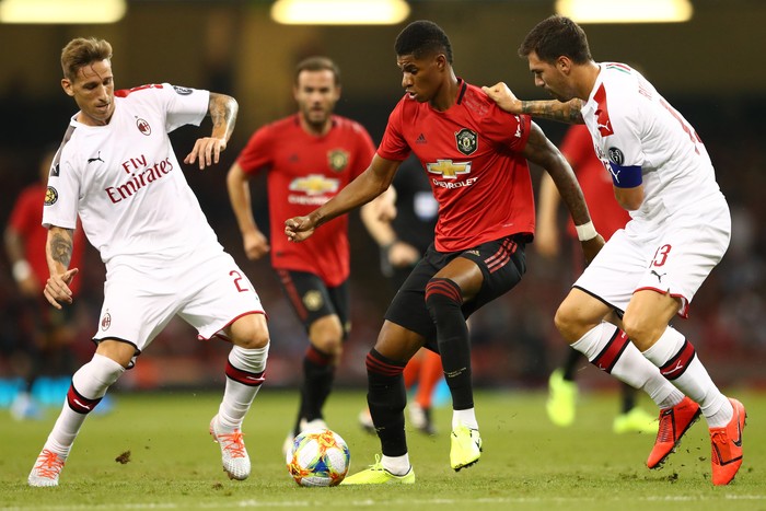 CARDIFF, WALES - AUGUST 03:  Marcus Rashford of Manchester United challenged by  Lucas Biglia (l) and Alessio Romagnoli (r) of Milan during the 2019 International Champions Cup match between Manchester United and AC Milan at Principality Stadium on August 03, 2019 in Cardiff, Wales. (Photo by Michael Steele/Getty Images)