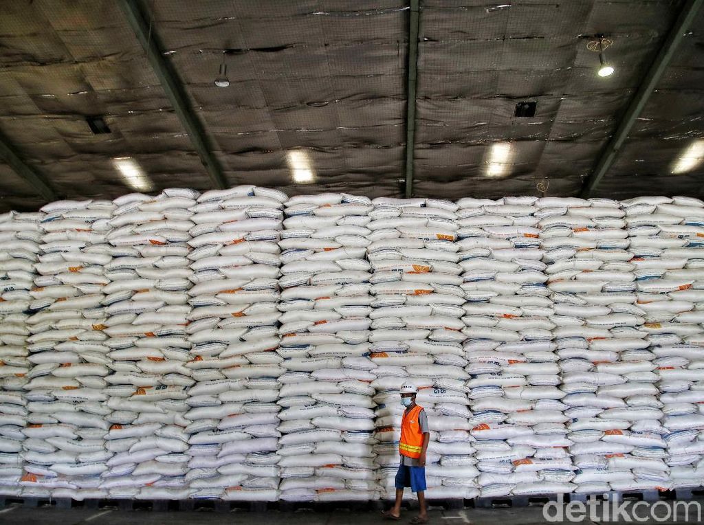 Beras Bulog Berpotensi Turun Mutu, Negara Ditaksir Rugi Rp 1,2 T Beras Bulog Berpotensi Turun Mutu, Negara Ditaksir Rugi Rp 1,2 T