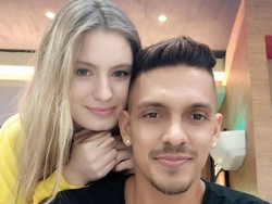 Istri Bulenya Rajin Beres Rumah, Robby Shine Hadiahi Mobil Mewah