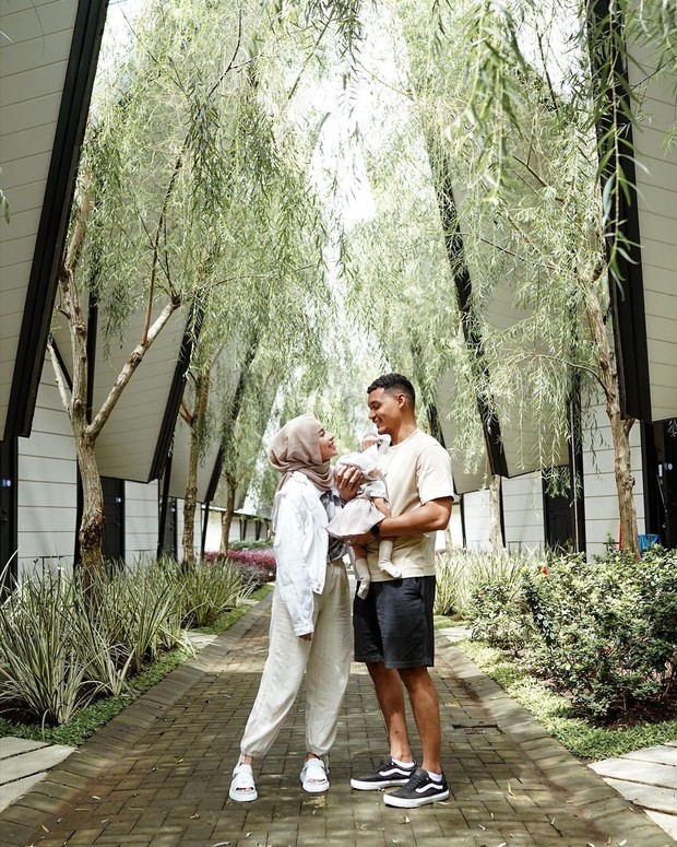 Potret Kebersamaan Aghnia dan keluarga/Instagram.com/Aghniapunjabi Potret Kebersamaan Aghnia dan keluarga