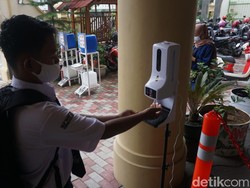 Melihat Suasana Simulasi Sekolah Tatap Muka SMP di Solo Hari Ini