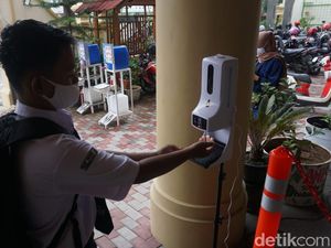 Melihat Suasana Simulasi Sekolah Tatap Muka SMP di Solo Hari Ini Melihat Suasana Simulasi Sekolah Tatap Muka SMP di Solo Hari Ini