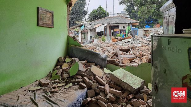 Kompleks perumahan warga di Gang Buntu II, Kelurahan Pancoran, Kecamatan Pancoran Jakarta Selatan yang dirobohkan yang menerima kerahiman dari PT. PTC, anak peeusahaan Pertamina, Kamis (18/3).