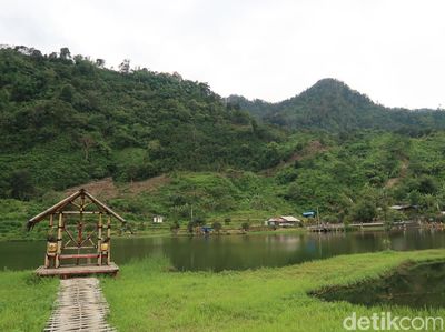 Kemping Yuk di Tepi Situ Rawa Gede, Bogor