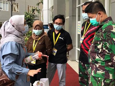 Sokongan Semangat untuk Tenaga Kesehatan di Wisma Atlet