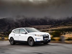 BMW Luncurkan SUV Listrik iX, Harga Setara Mobil BBM