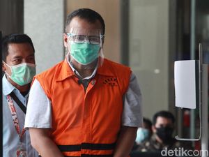 Cerita Edhy dan Sespri-sesprinya Cerita Edhy dan Sespri-sesprinya