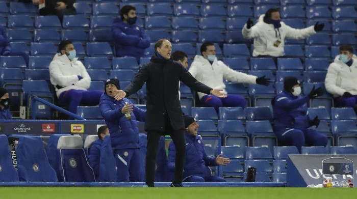 Chelseas head coach Thomas Tuchel, center, gestures during the Champions League, round of 16, second leg soccer match between Chelsea and Atletico Madrid at the Stamford Bridge stadium, London, Wednesday, March 17, 2021. (AP Photo/Matt Dunham)