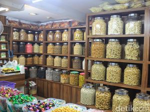 5 Toko Kue Kering di Pasar yang Diantre Jelang Lebaran 5 Toko Kue Kering di Pasar yang Diantre Jelang Lebaran
