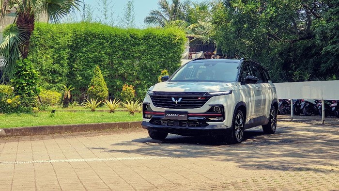 Wuling Almaz RS