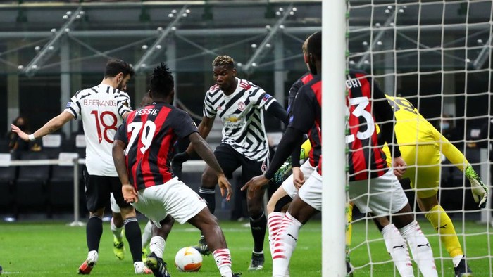 MILAN, ITALY - MARCH 18: Paul Pogba of Manchester United scores their sides first goal during the UEFA Europa League Round of 16 Second Leg match between AC Milan and Manchester United at San Siro on March 18, 2021 in Milan, Italy. Sporting stadiums around Europe remain under strict restrictions due to the Coronavirus Pandemic as Government social distancing laws prohibit fans inside venues resulting in games being played behind closed doors. (Photo by Marco Luzzani/Getty Images)