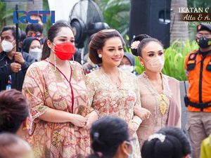 Foto: 6 Gaya Aurel Hermansyah Saat Siraman, Manglingi Bersanggul Jawa