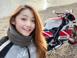 Bikin Kaget! Gadis Cantik Influencer Ini Ternyata Seorang Pria 50 Tahun