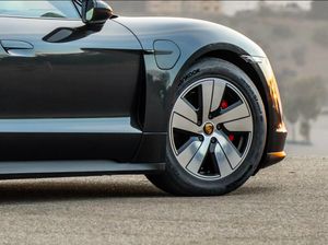 Penyebab Ban Mobil Berdecit Saat Belok