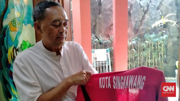 Nama Dewa Kipas mendadak jadi populer akhir-akhir ini karena polemik permainan dengan Gotham Chess, salah satu pemain catur daring terkenal di situs catur Chess.com. Dadang Subur, sosok di balik pemain catur Dewa Kipas buka suara soal asal usul pemberian nama tersebut.