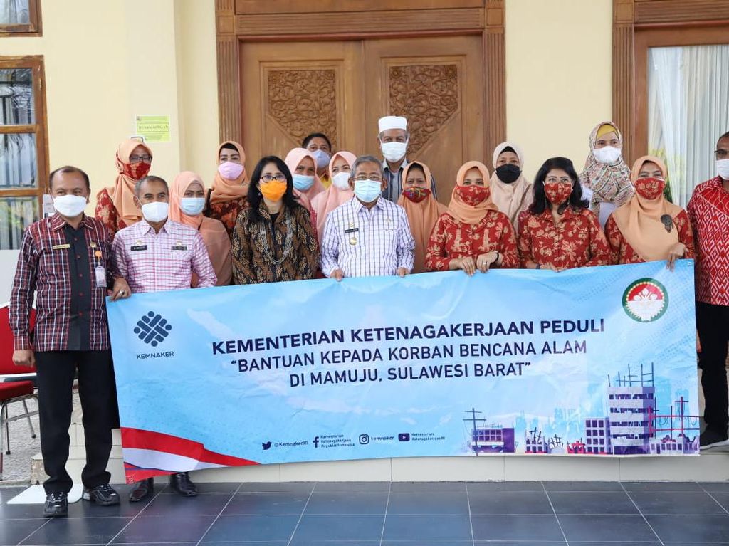 Dharma Wanita Kemnaker Sumbang Rp 200 Juta ke Korban Gempa Mamuju Dharma Wanita Kemnaker Sumbang Rp 200 Juta ke Korban Gempa Mamuju