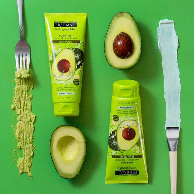 Freeman Avocado & Oatmeal Clay Mask/instagram.com/freemanbeauty Kandungan avocado dan oatmel dalam freeman clay mask mampu menutrisi kulit lebih dalam untuk menciptakan kelembaban.