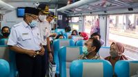Gaya Said Aqil Blusukan di Stasiun Senen