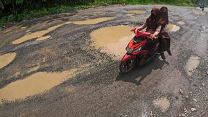 Jalan Lintas Sumatera di Sijunjung Rusak