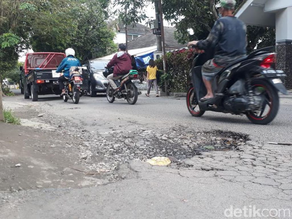 Jl Terusan Kecubung Barat Rusak, Lurah Usul Perbaikan ke Pemkot Malang Jl Terusan Kecubung Barat Rusak, Lurah Usul Perbaikan ke Pemkot Malang