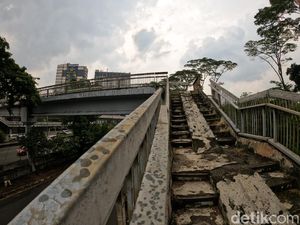 Miris, JPO di Lebak Bulus Jaksel Ini Tak Terurus