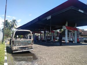 Kebakaran SPBU di Malang Hanguskan 2 Mobil, Pemilik Rugi Ratusan Juta Rupiah