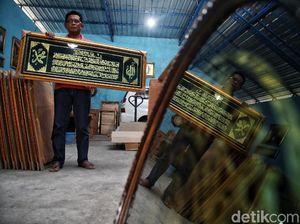 Mantan Tukang Parkir Banting Setir Bisnis Kaligrafi