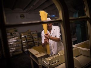 Melihat Pabrik Pasta Tertua di Spanyol Melihat Pabrik Pasta Tertua di Spanyol