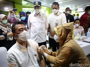 Menhub Pantau Vaksinasi Pekerja Transportasi