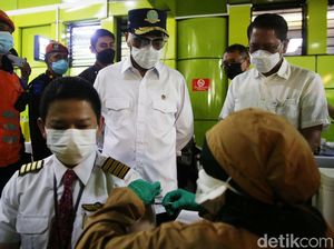 1.052 Pekerja Transportasi Vaksinasi COVID-19 di Stasiun Gambir 1.052 Pekerja Transportasi Vaksinasi COVID-19 di Stasiun Gambir