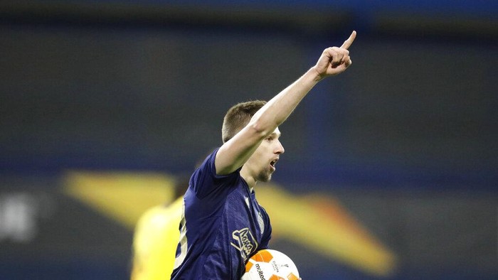 Dinamo Zagrebs Mislav Orsic celebrates after scoring his sides second goal during the Europa League round of 16 second leg soccer match between Dinamo Zagreb and Tottenham Hotspur at the Maksimir stadium in Zagreb, Croatia, March 18, 2021. (AP Photo/Darko Bandic)