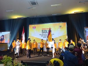 Ketum Golkar Airlangga Hartarto Lantik Pengurus MKGR 2020-2025