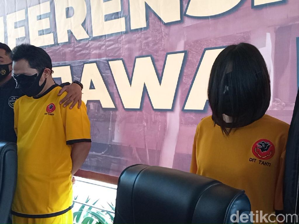 Heboh Sejoli Buat Puluhan Video Mesum dan Unggah ke Situs Porno Dunia Heboh Sejoli Buat Puluhan Video Mesum dan Unggah ke Situs Porno Dunia