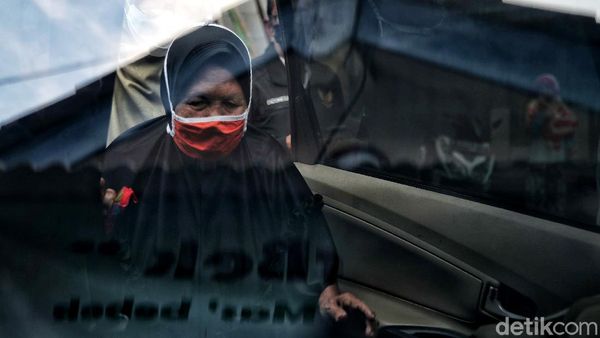 Pelayanan Vaksinasi Jemput Bola Sasar Para Lansia