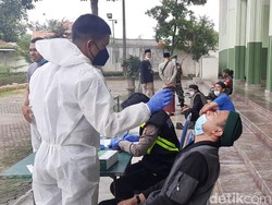 1 Pengikut HRS di PN Jaktim Reaktif Corona, Dibawa ke Wisma Atlet