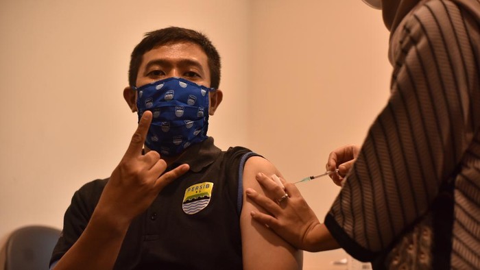 Skuad Persib Bandung divaksinasi jelang Piala Menpora 2021.