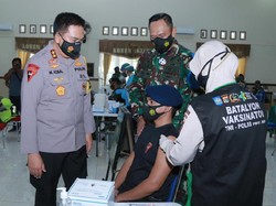 Sukseskan Vaksinasi, TNI-Polri NTB Bentuk Batalyon Vaksinator