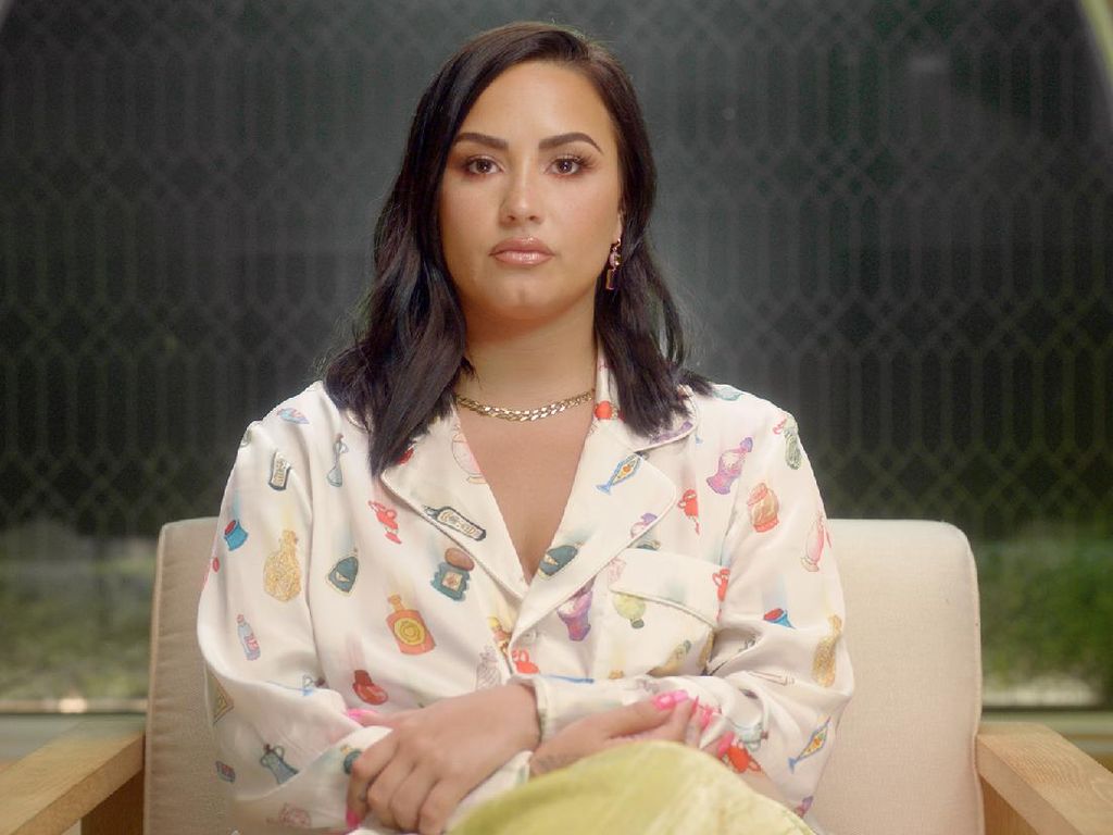Demi Lovato Curhat Usai Lakoni Adegan Seks Pertama Demi Lovato Curhat Usai Lakoni Adegan Seks Pertama
