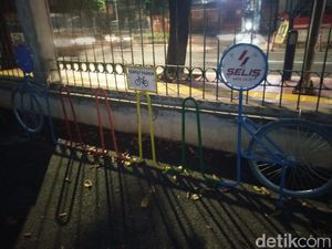 Rak #ParkiruntukSepeda Juga Ada di Stasiun Palmerah tapi Masih Kosong Rak #ParkiruntukSepeda Juga Ada di Stasiun Palmerah tapi Masih Kosong