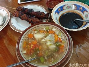 Ditanya soal Pertemuan dengan Gibran, Hasto PDIP Bawa-bawa Soto Solo