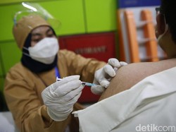 Kenapa Vaksinasi COVID-19 RI Tampak Begitu Lambat? Kemenkes Ungkap Faktanya