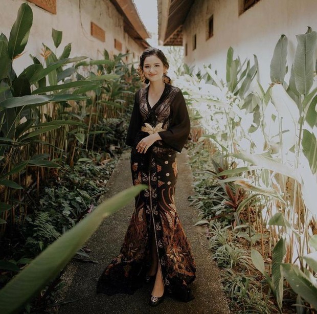 Sarah Menzel/instagram.com/ssarah_menzel Bukan gadis sembarangan, Sarah Menzel merupakan anak dari pemilik resort mewah di Bali.