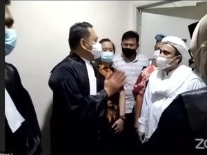 Drama Habib Rizieq Berontak di Lorong Rutan Sebelum Sidang Dakwaan Drama Habib Rizieq Berontak di Lorong Rutan Sebelum Sidang Dakwaan