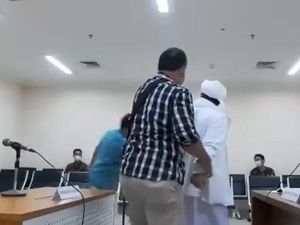 Rizieq Berontak Dibawa ke Sidang Virtual: Saya Dipaksa, Didorong, Dihinakan!