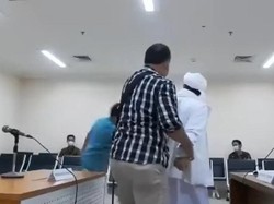 Rizieq Berontak Dibawa ke Sidang Virtual: Saya Dipaksa, Didorong, Dihinakan!
