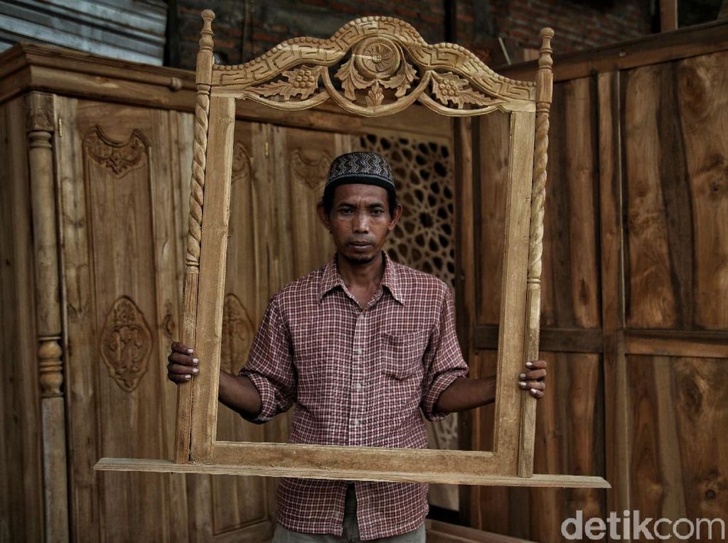 Semangat Perajin Mebel Demak di Tengah Pandemi Semangat Perajin Mebel Demak di Tengah Pandemi