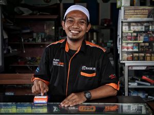 Hampir Gulung Tikar, Penjual Pulsa & HP Selamat Berkat Jadi Agen Bank Hampir Gulung Tikar, Penjual Pulsa & HP Selamat Berkat Jadi Agen Bank
