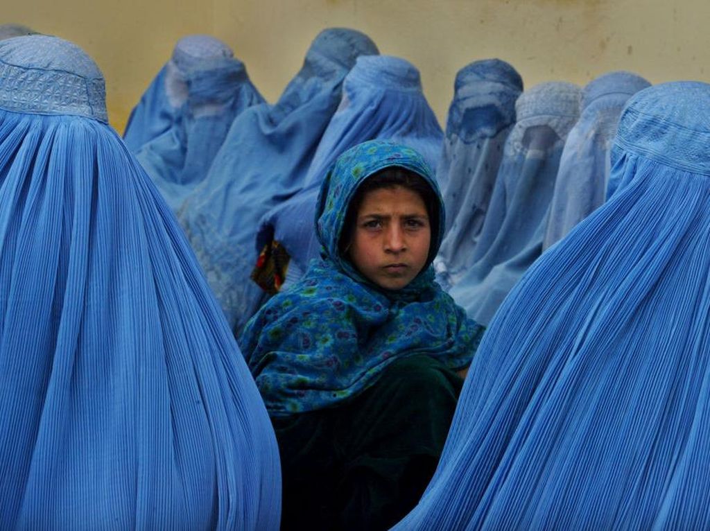 Wanita Afghanistan di Era Taliban: Wajib Burka, Tak Boleh Sekolah-Naik Pesawat