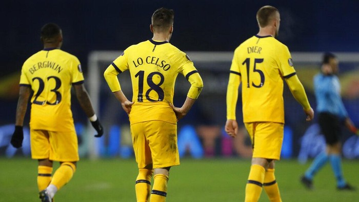 Tottenham Hotspur players react in dejection end of the the Europa League round of 16 second leg soccer match between Dinamo Zagreb and Tottenham Hotspur at the Maksimir stadium in Zagreb, Croatia, March 18, 2021. (AP Photo/Darko Bandic)
